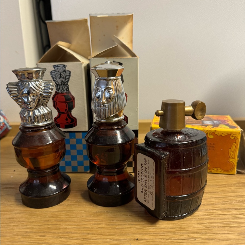Vintage Avon shave set (full products, with shave oils inside)
